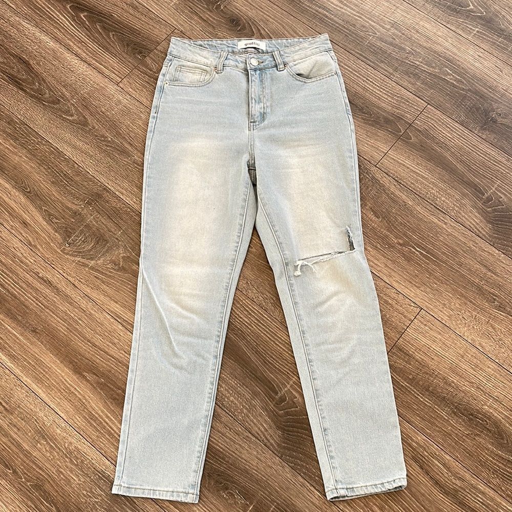 High Rise Ripped Knee Jeans (Light Denim) - Size 5